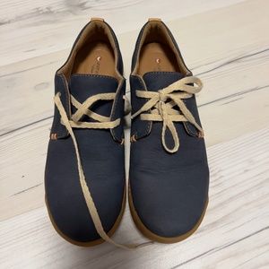 Clark’s Unstructured blue leather shoes NEW
